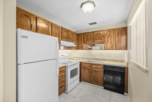 $1,500 | 29 Lake Vista Trail, Unit 205, Port St. Lucie, FL 34952