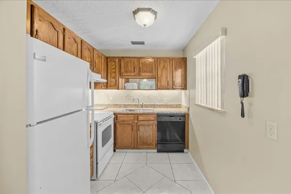 $1,500 | 29 Lake Vista Trail, Unit 205, Port St. Lucie, FL 34952