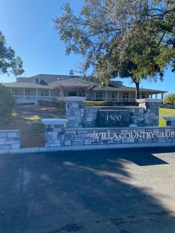 a view of street with house in background