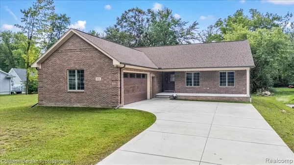 $460,000 | 8896 Pacton Drive, Utica, MI 48317