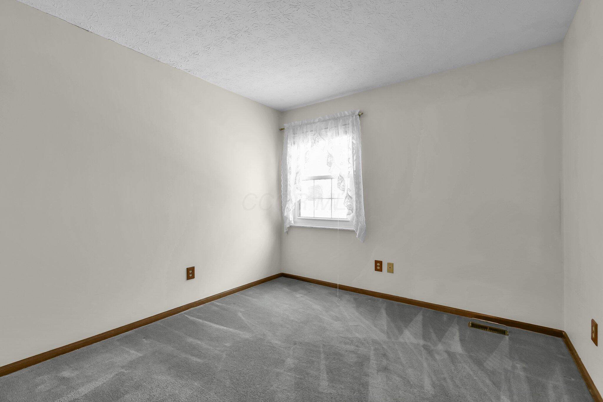 271 Rosehill Road Reynoldsburg, OH 43068 - Photo 10 of 20 First Bedroom