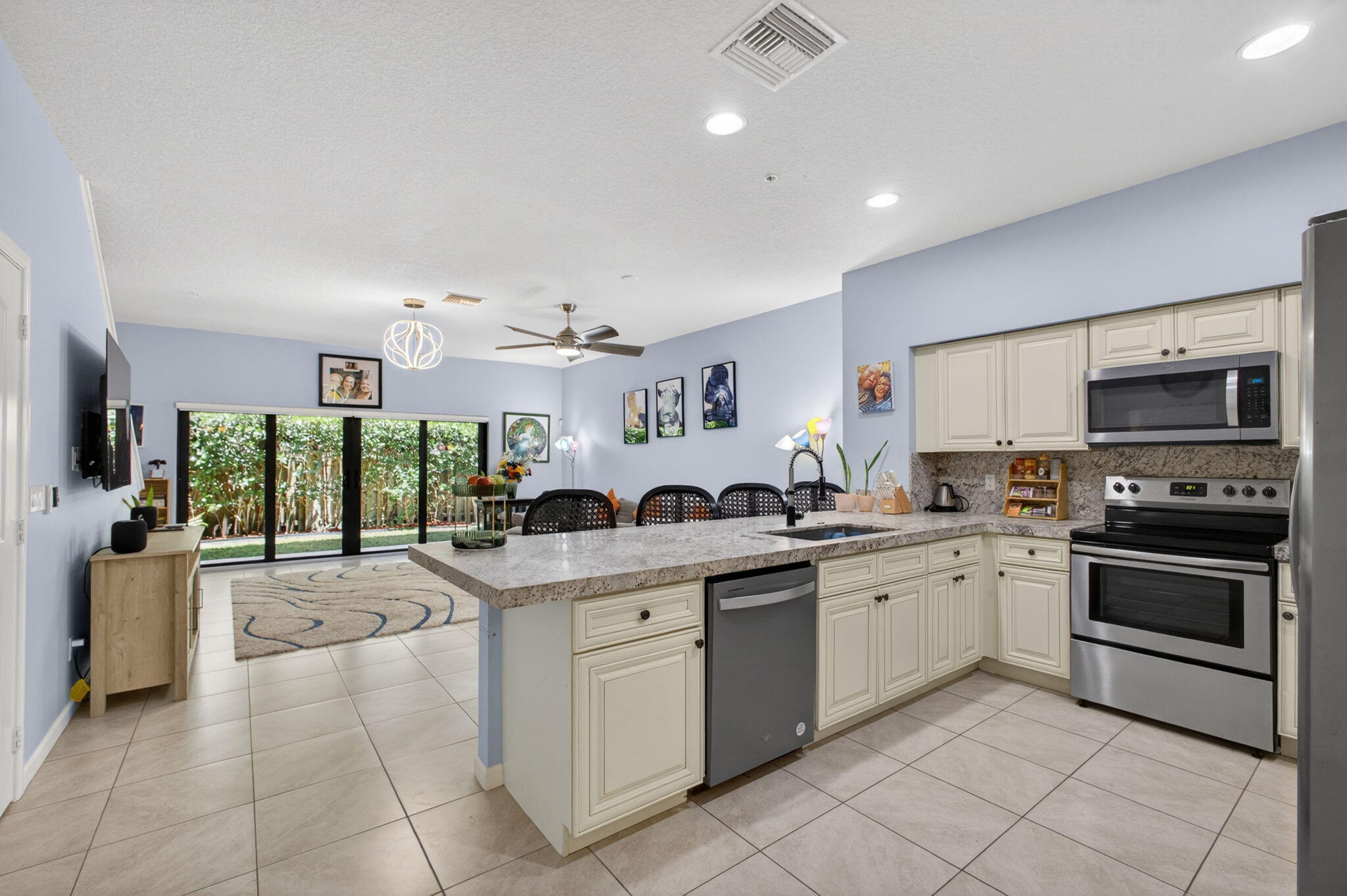 4470 Leo Lane Riviera Beach, FL 33410 - Photo 5 of 35 8-web-or-mls-5D1A8512