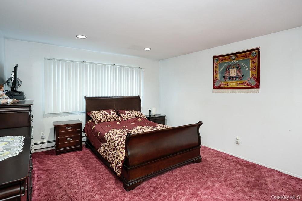 16 Carriage Road Great Neck, NY 11024 - Photo 19 of 35 Gallery Image 19