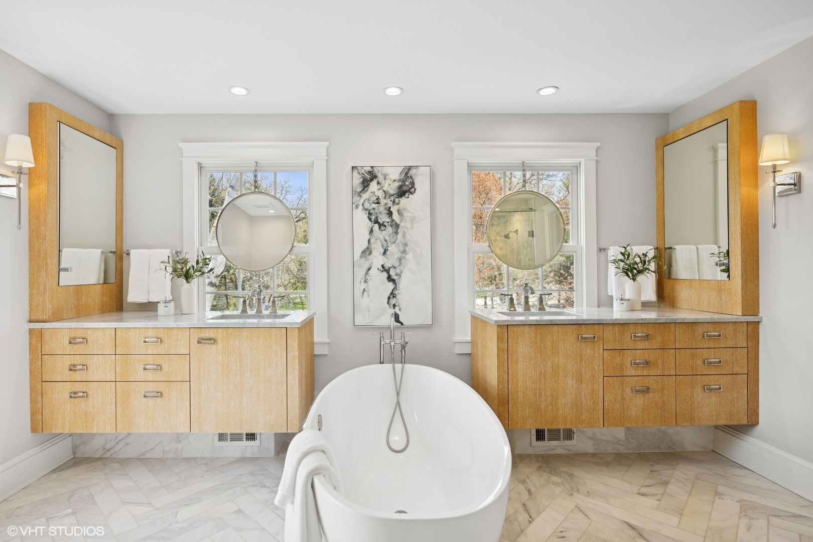 59 Ridge Road Barrington Hills, IL 60010 - Photo 16 of 44 a bathroom with a bathtub sink and mirror
