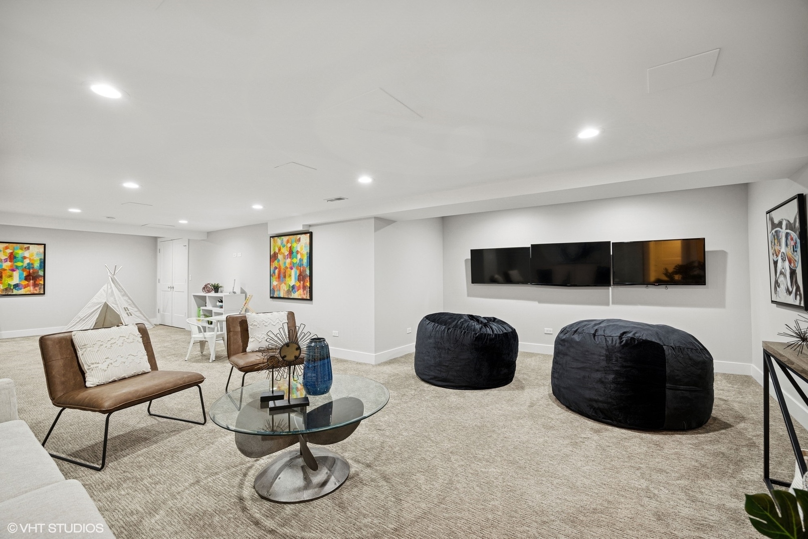 59 Ridge Road Barrington Hills, IL 60010 - Photo 27 of 44 a living room with furniture and a view of kitchen