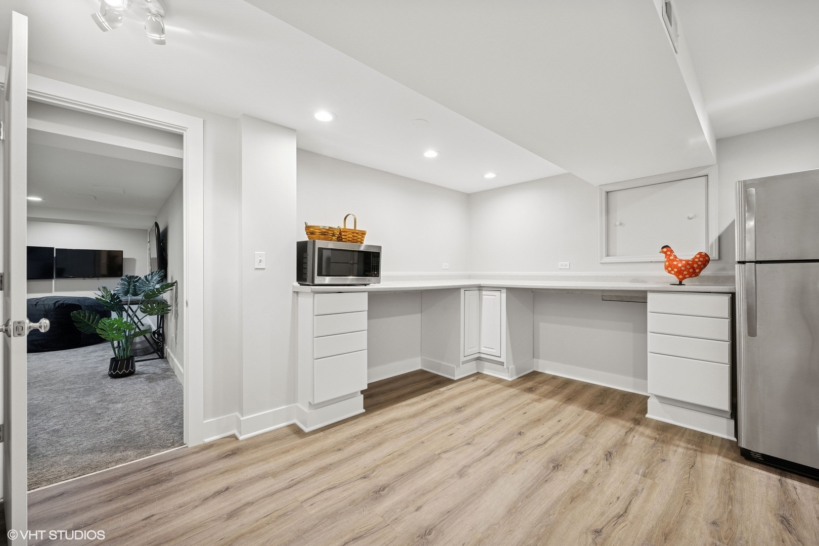 59 Ridge Road Barrington Hills, IL 60010 - Photo 28 of 44 a kitchen with granite countertop a refrigerator and a sink