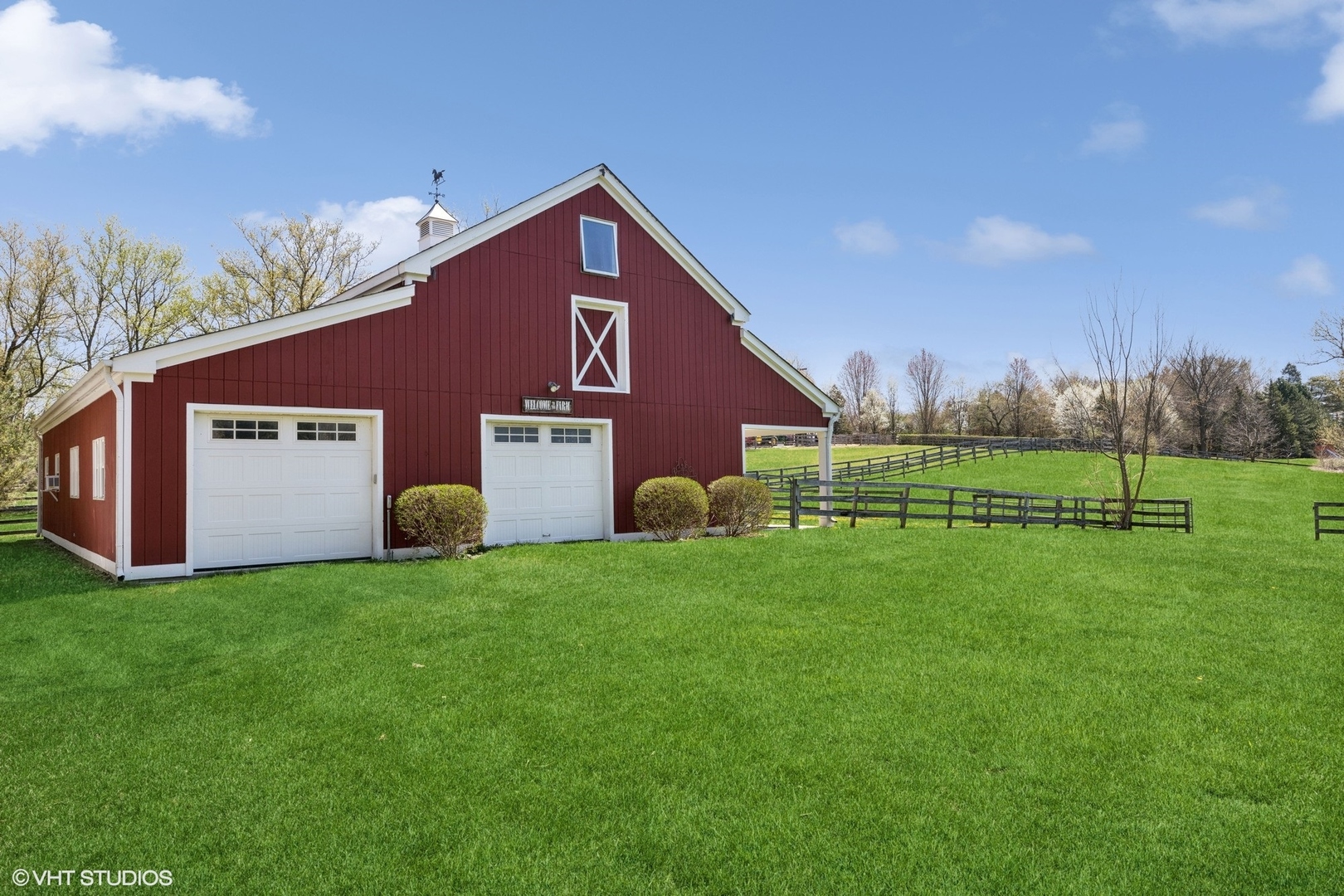59 Ridge Road Barrington Hills, IL 60010 - Photo 33 of 44 a backyard of a house with table and chairs