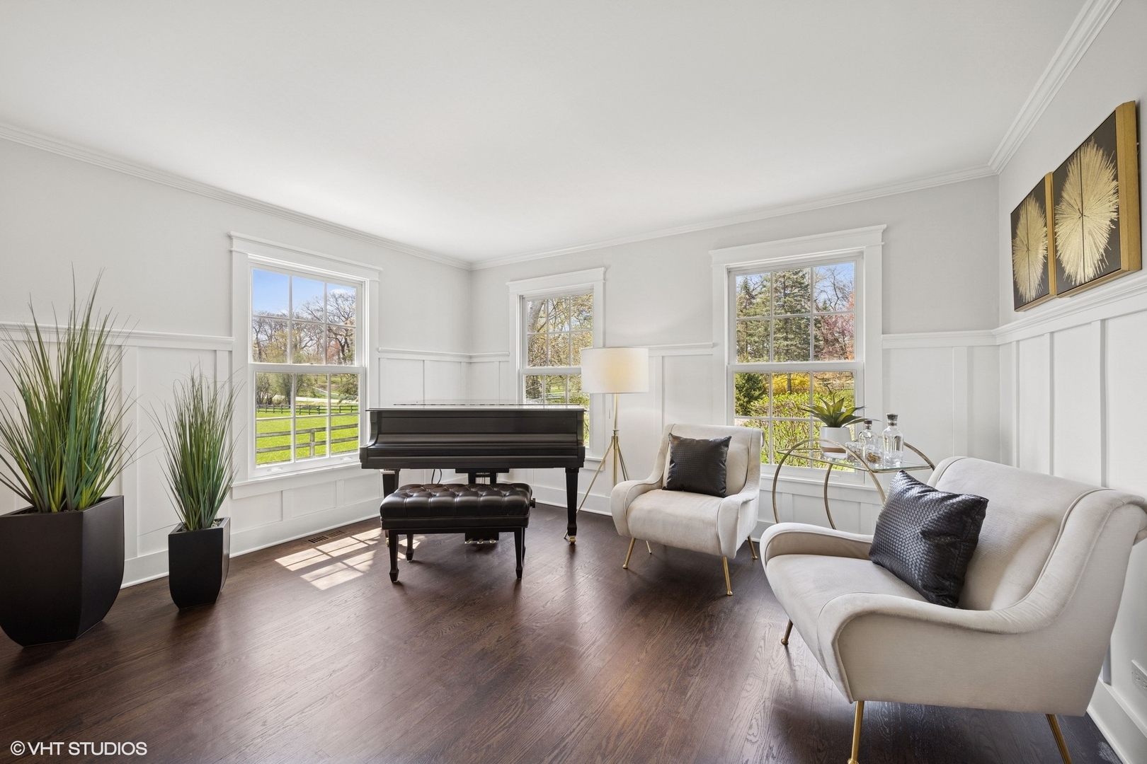 59 Ridge Road Barrington Hills, IL 60010 - Photo 4 of 44 a living room with furniture and a wooden floor