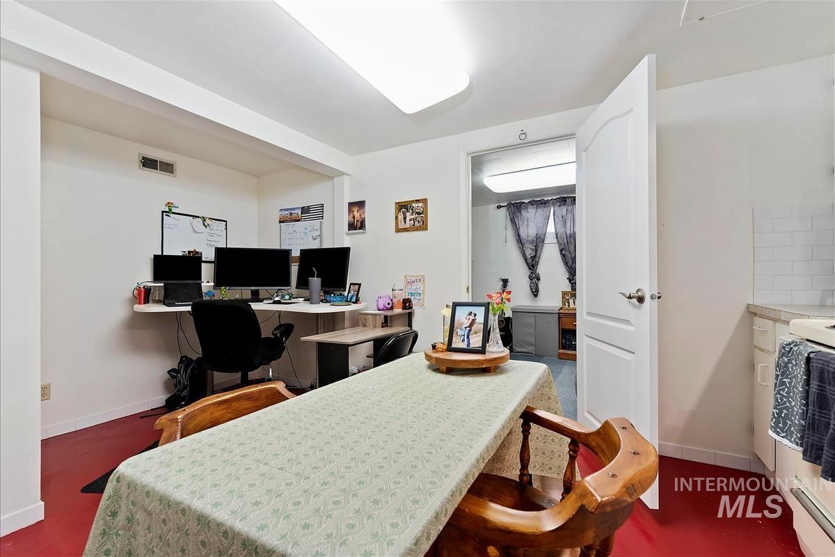 192 Southwest 3rd Street Ontario, OR 97914 - Photo 17 of 46