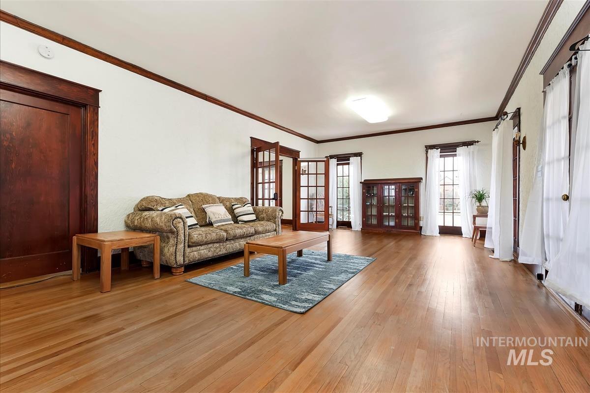 192 Southwest 3rd Street Ontario, OR 97914 - Photo 2 of 46