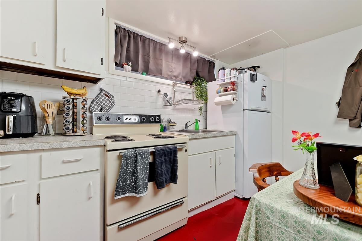 192 Southwest 3rd Street Ontario, OR 97914 - Photo 6 of 46