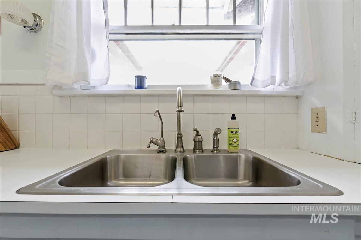 192 Southwest 3rd Street Ontario, OR 97914 - Photo 9 of 46