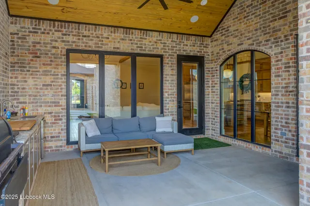 $750,000 | 608 North 11th Street, Wolfforth, TX 79382