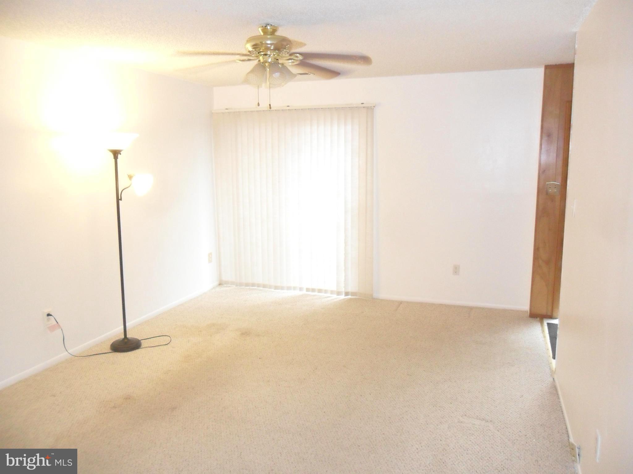 2243 Southgate Square Reston, VA 20191 - Photo 3 of 15 Living Room