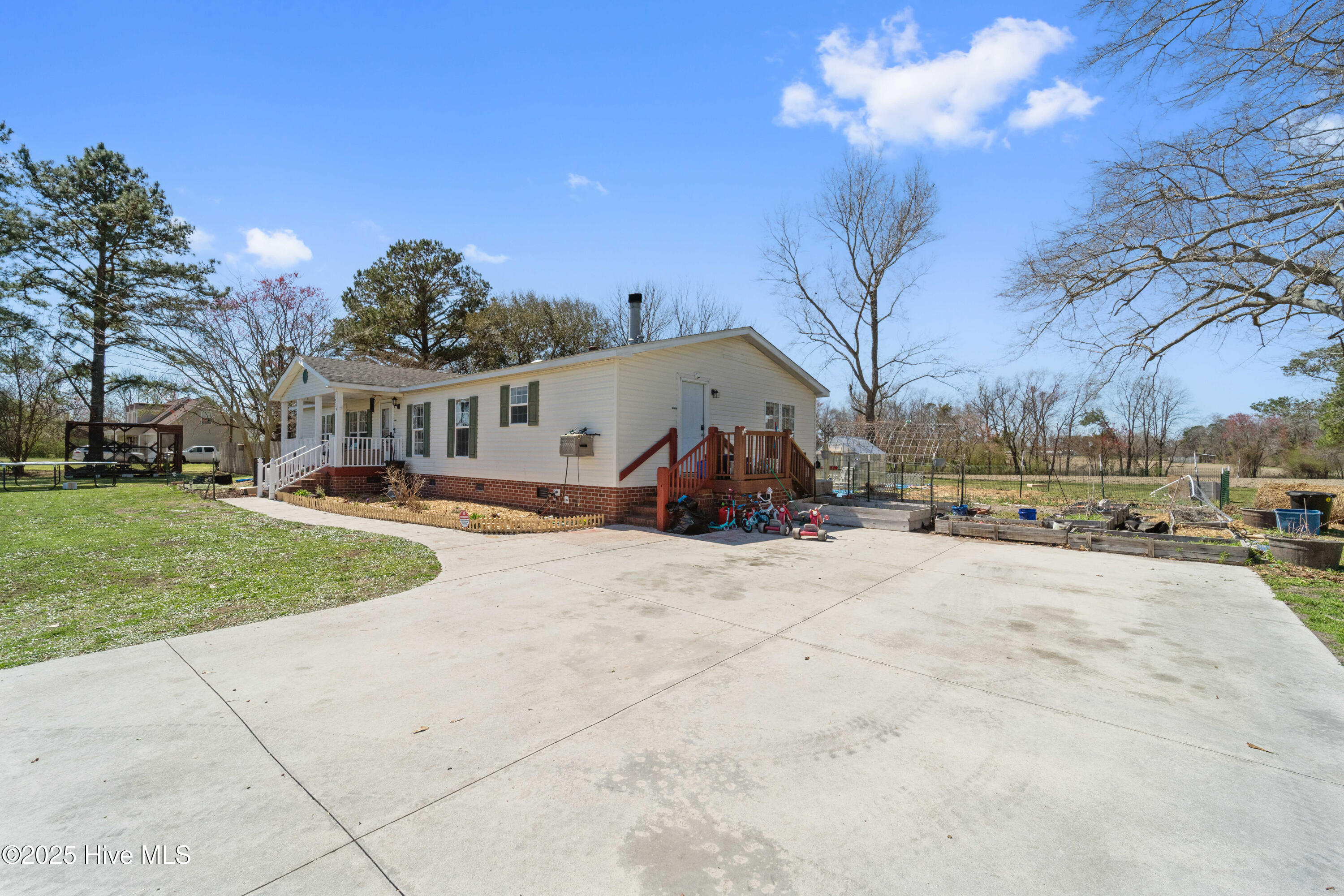 384 Futrell Road Richlands, NC 28574 - Photo 10 of 48 DSC05304