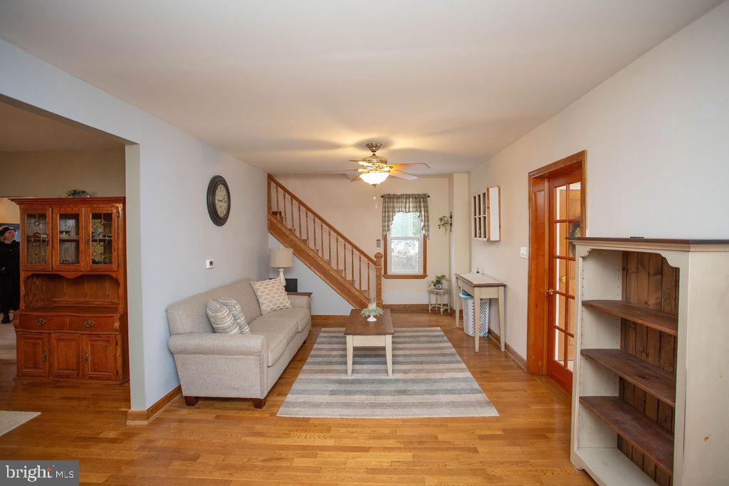 406 Walnut Avenue Laurel Springs, NJ 08021 - Photo 5 of 20 Living Room