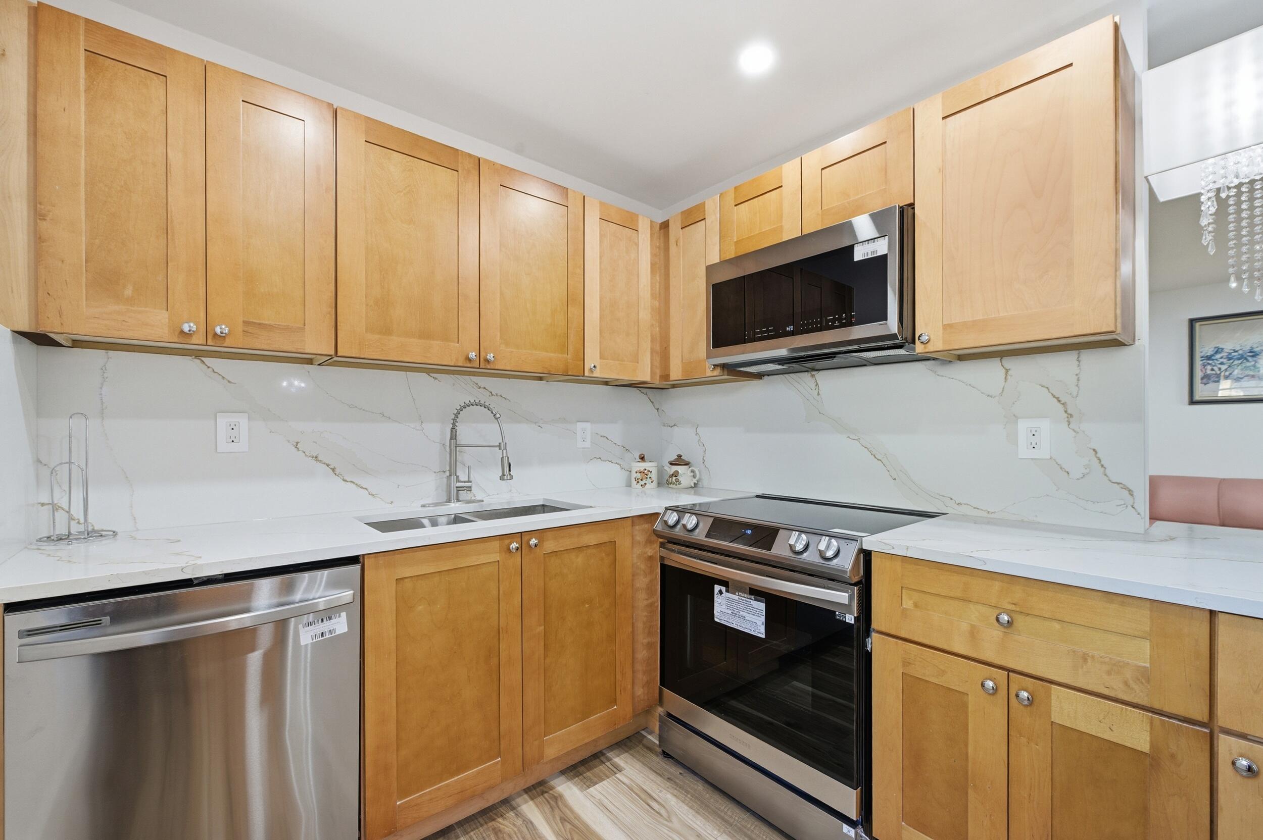 468 Normandy Lane Delray Beach, FL 33484 - Photo 6 of 66 DSC_3843