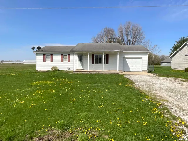 $109,950 | 425 South Main Street, St. Elmo, IL 62458