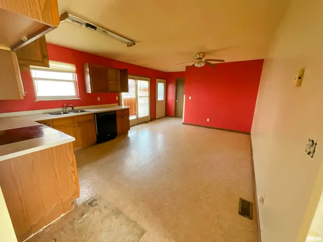 $109,950 | 425 South Main Street, St. Elmo, IL 62458