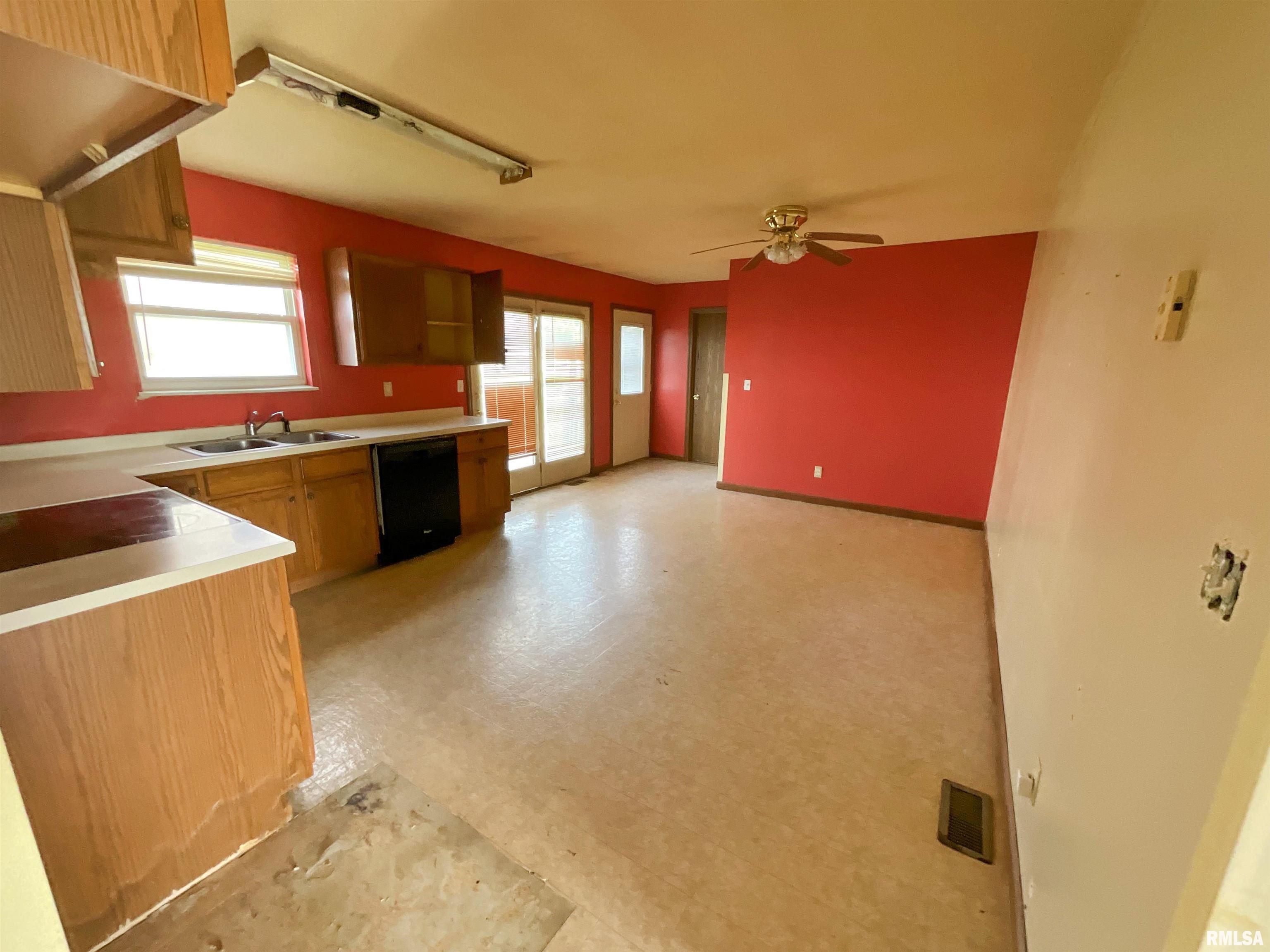 425 South Main Street St. Elmo, IL 62458 - Photo 11 of 20