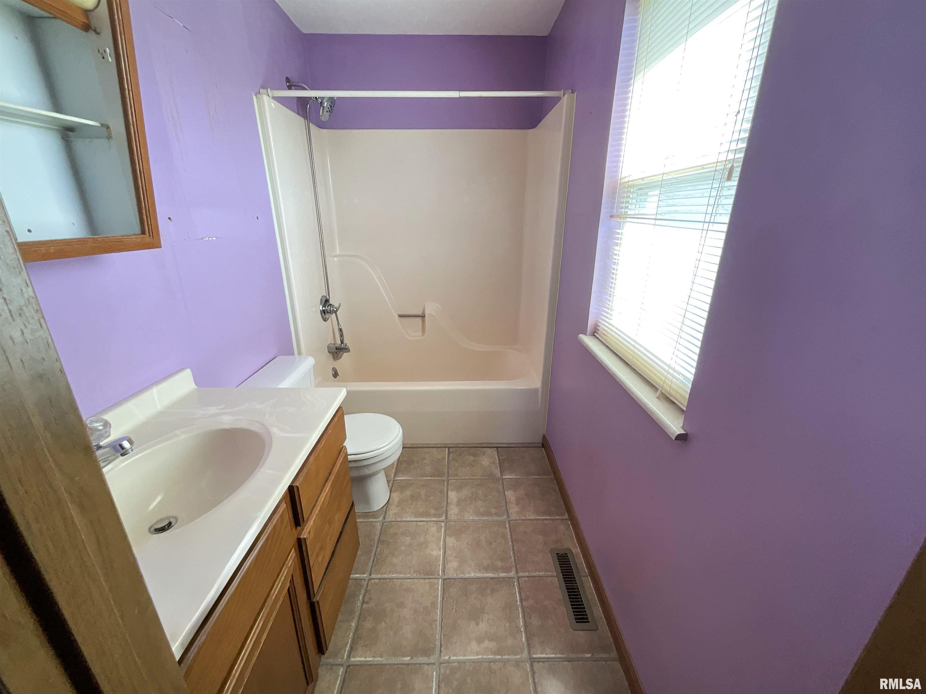 425 South Main Street St. Elmo, IL 62458 - Photo 14 of 20