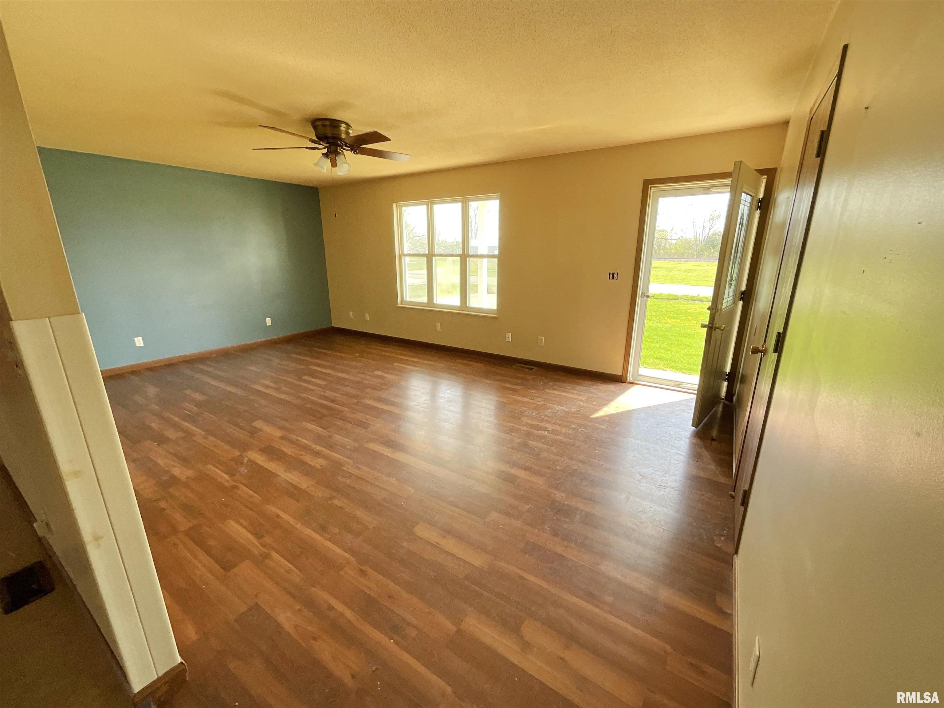 425 South Main Street St. Elmo, IL 62458 - Photo 16 of 20