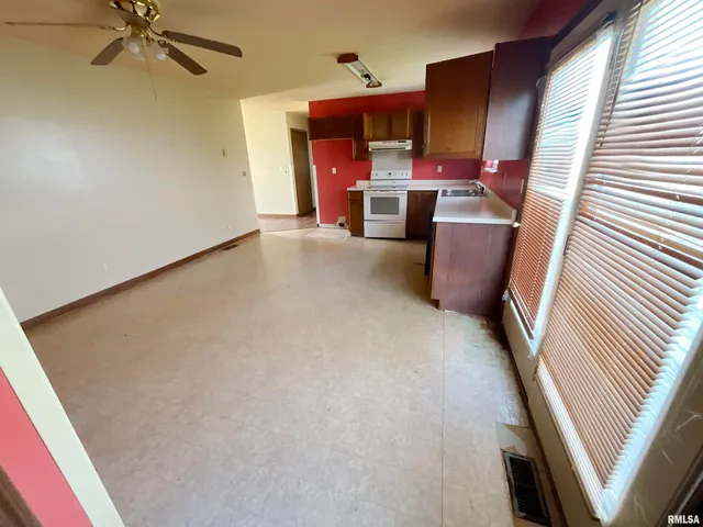 $109,950 | 425 South Main Street, St. Elmo, IL 62458