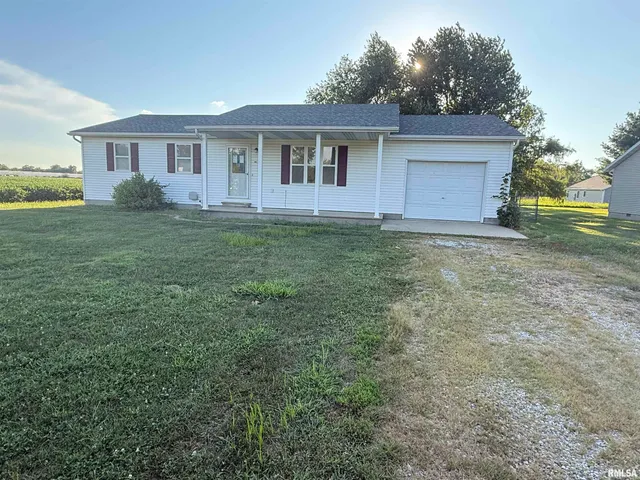 $109,950 | 425 South Main Street, St. Elmo, IL 62458