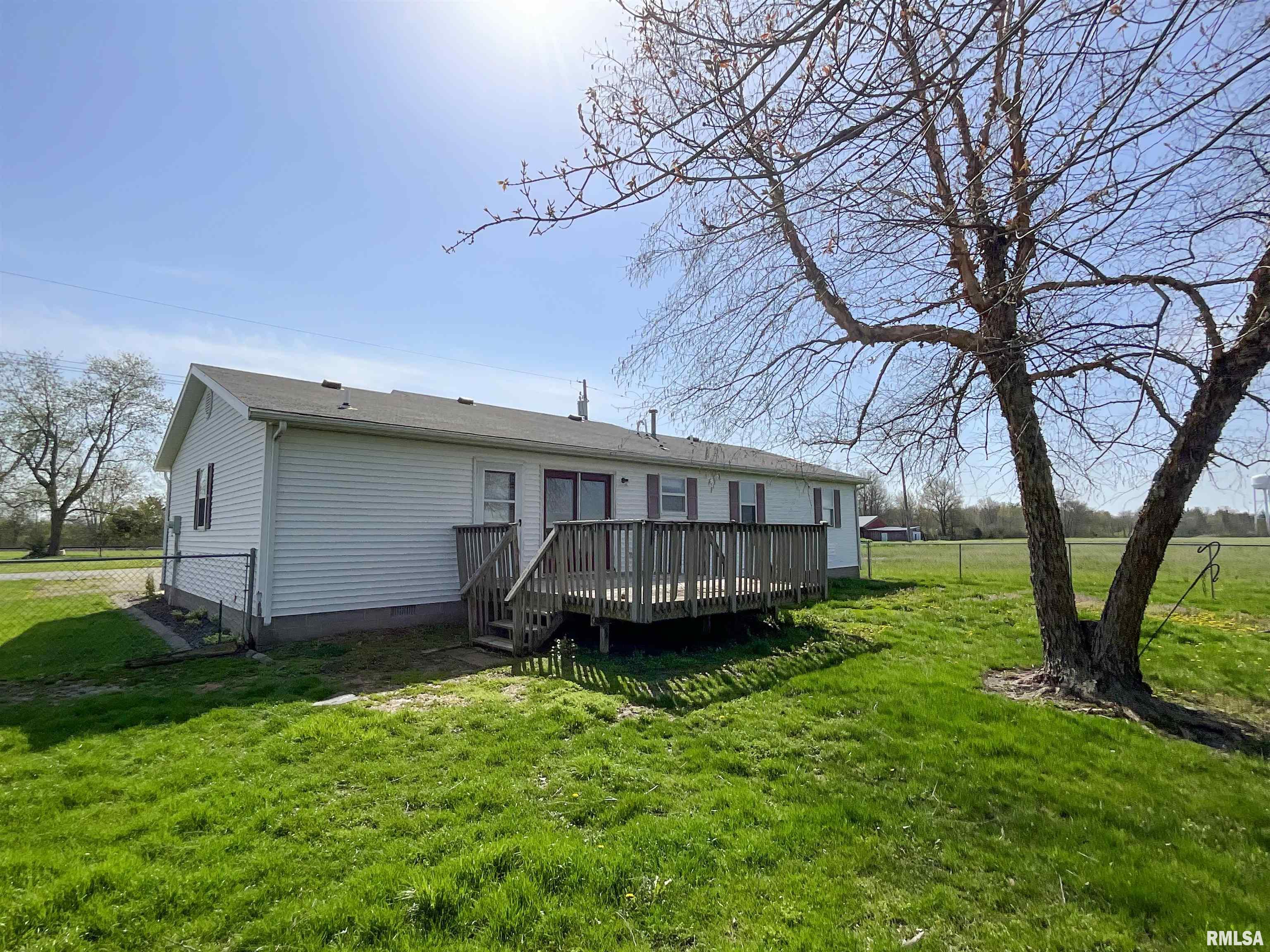 425 South Main Street St. Elmo, IL 62458 - Photo 8 of 20