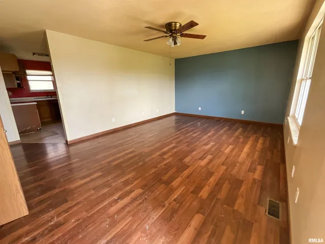 $109,950 | 425 South Main Street, St. Elmo, IL 62458