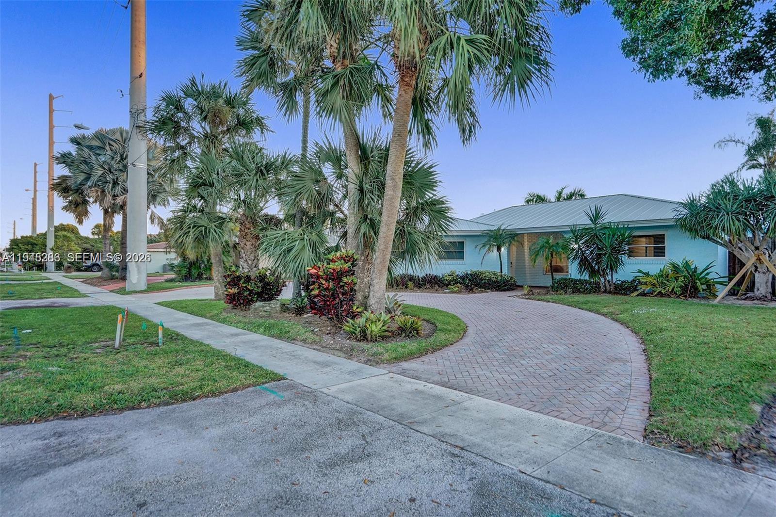 620 West Palmetto Park Road Boca Raton, FL 33486 - Photo 35 of 38 a front view of a house with garden