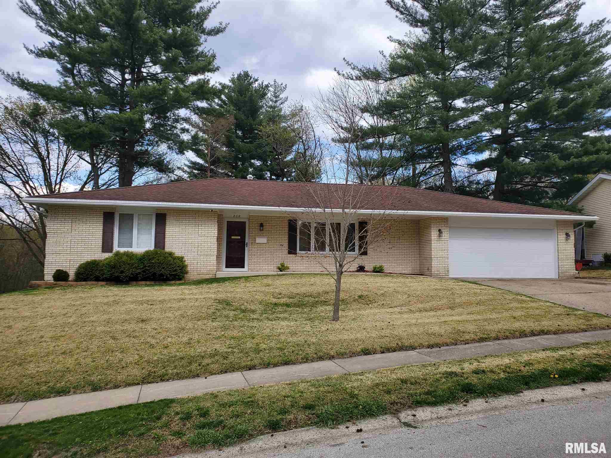 868 Roanoke Drive Springfield, IL 62702 - Photo 1 of 27 Gallery Image 1