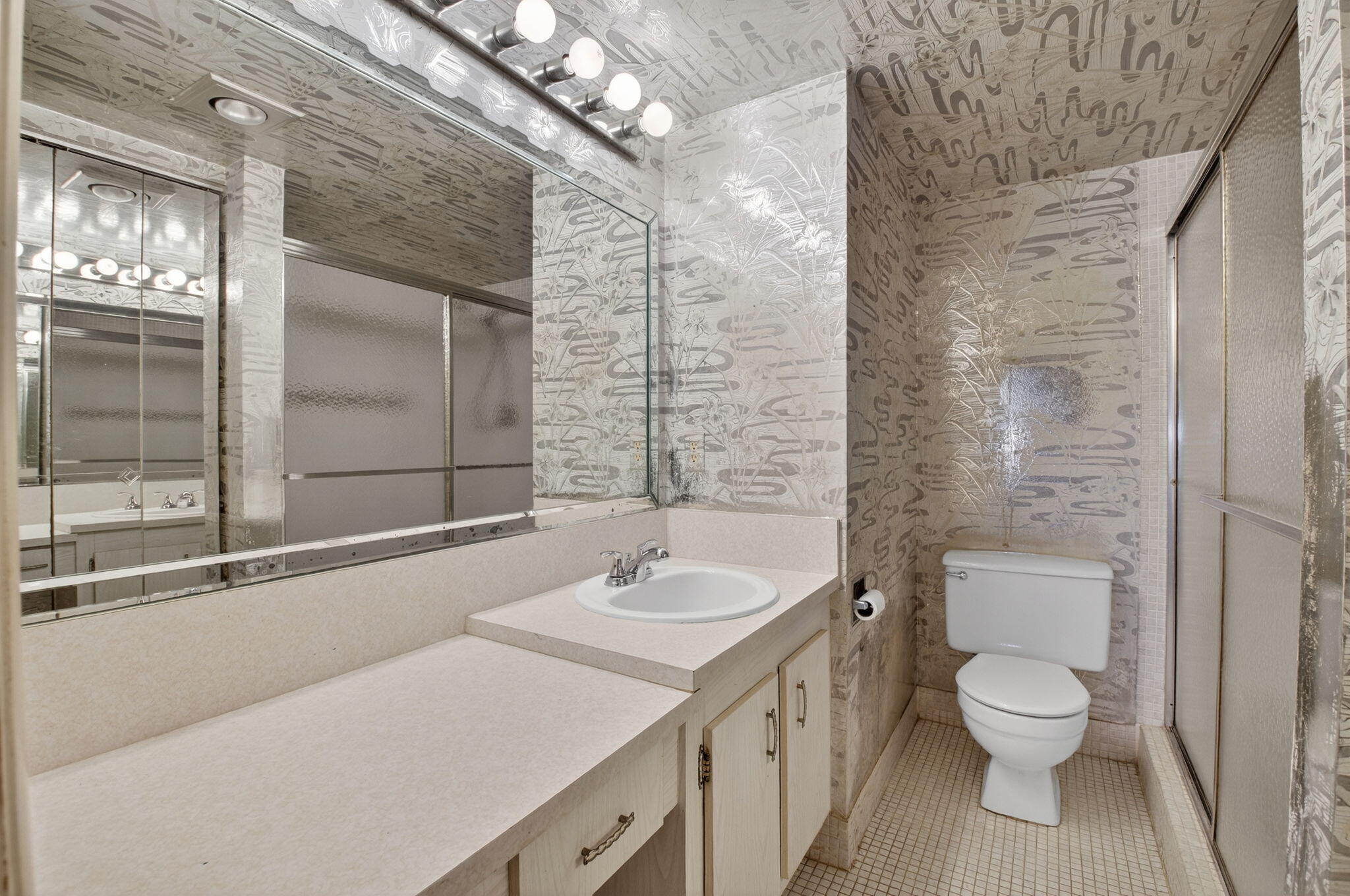 3044 Lincoln A, Unit C Boca Raton, FL 33434 - Photo 8 of 13 Master Bath