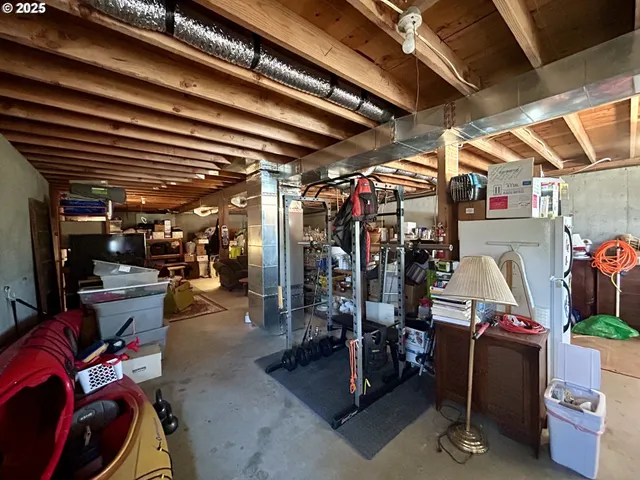 $330,000 | 10 Northeast Klinger Street, Dufur, OR 97021