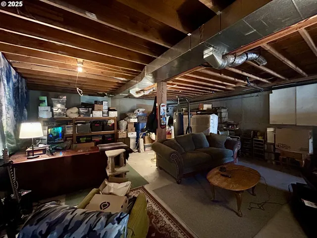 $330,000 | 10 Northeast Klinger Street, Dufur, OR 97021