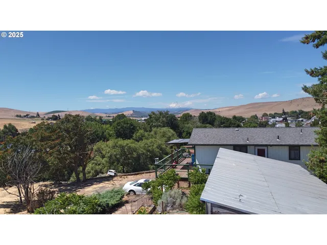 $330,000 | 10 Northeast Klinger Street, Dufur, OR 97021