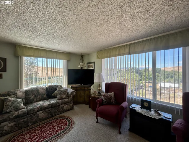 $330,000 | 10 Northeast Klinger Street, Dufur, OR 97021