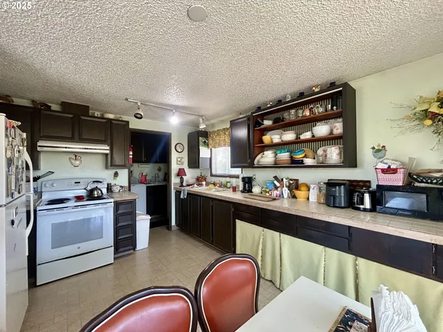 $330,000 | 10 Northeast Klinger Street, Dufur, OR 97021