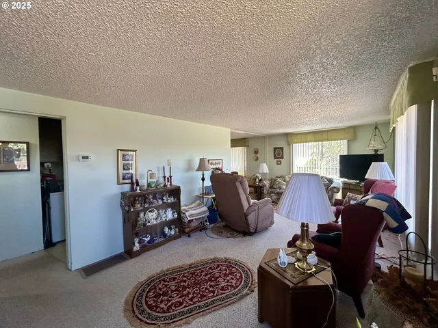 $330,000 | 10 Northeast Klinger Street, Dufur, OR 97021