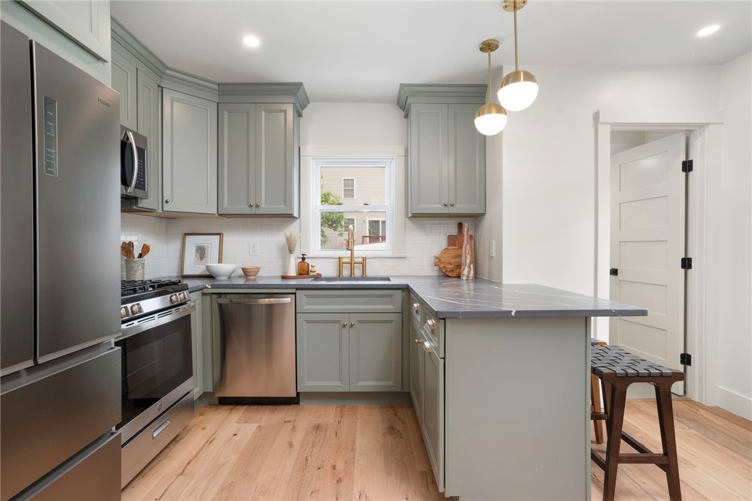 54 Grand View Street Providence, RI 02906 - Photo 14 of 43