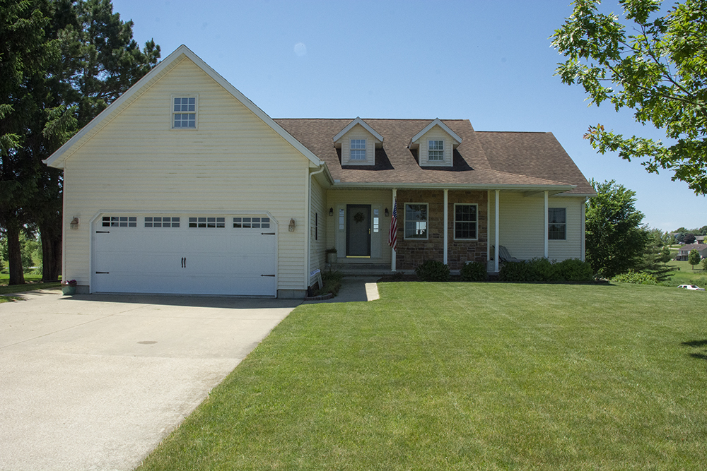 23159 Hazel Road Sterling, IL 61081 - Photo 1 of 49