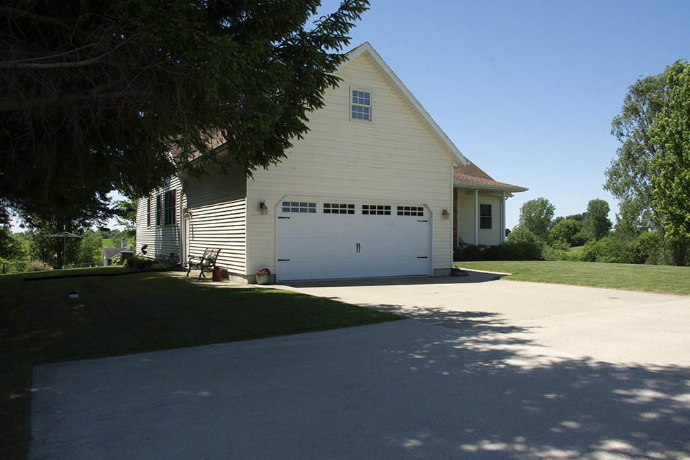 23159 Hazel Road Sterling, IL 61081 - Photo 5 of 49