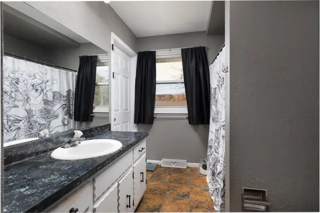 $369,900 | 207 Diana Avenue, Shorewood, IL 60404