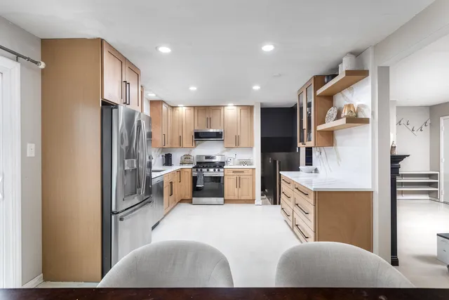 $369,900 | 207 Diana Avenue, Shorewood, IL 60404