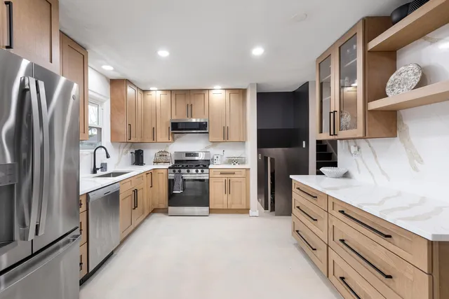 $369,900 | 207 Diana Avenue, Shorewood, IL 60404