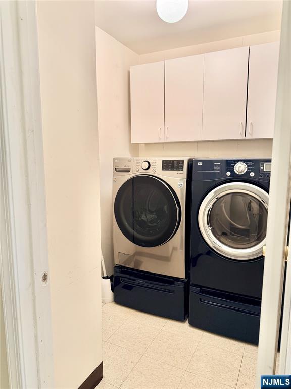 35 Harrier Court, Unit 35 Wayne, NJ 07470 - Photo 8 of 16 a utility room with dryer and washer