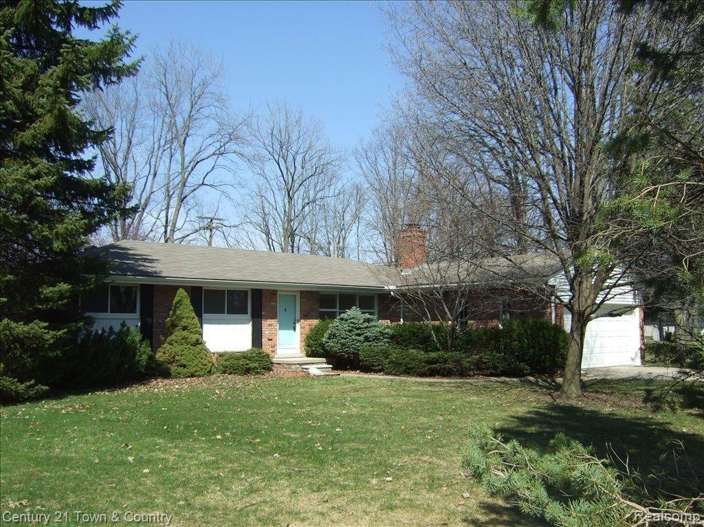 560 Lehigh Road Rochester, MI 48307 - Photo 1 of 11 Front Exterior