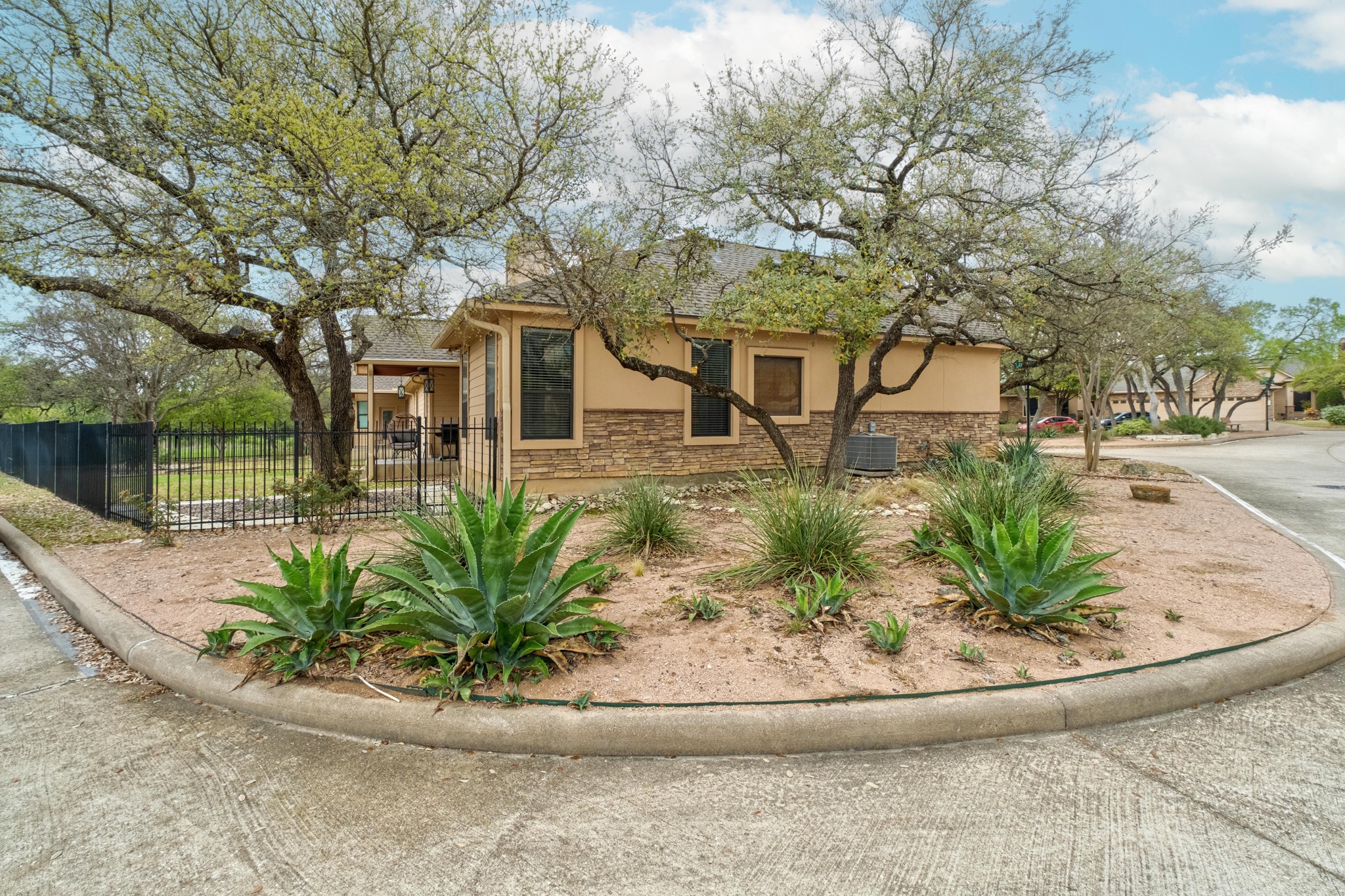 13700 Layton Loop Austin, TX 78727 - Photo 19 of 31