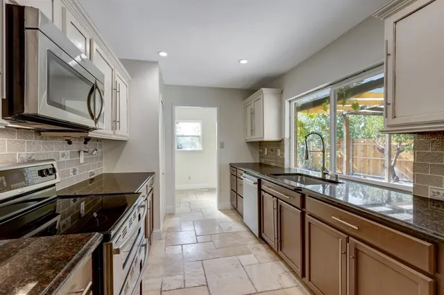 $480,000 | 457 Woodway Drive, Coppell, TX 75019