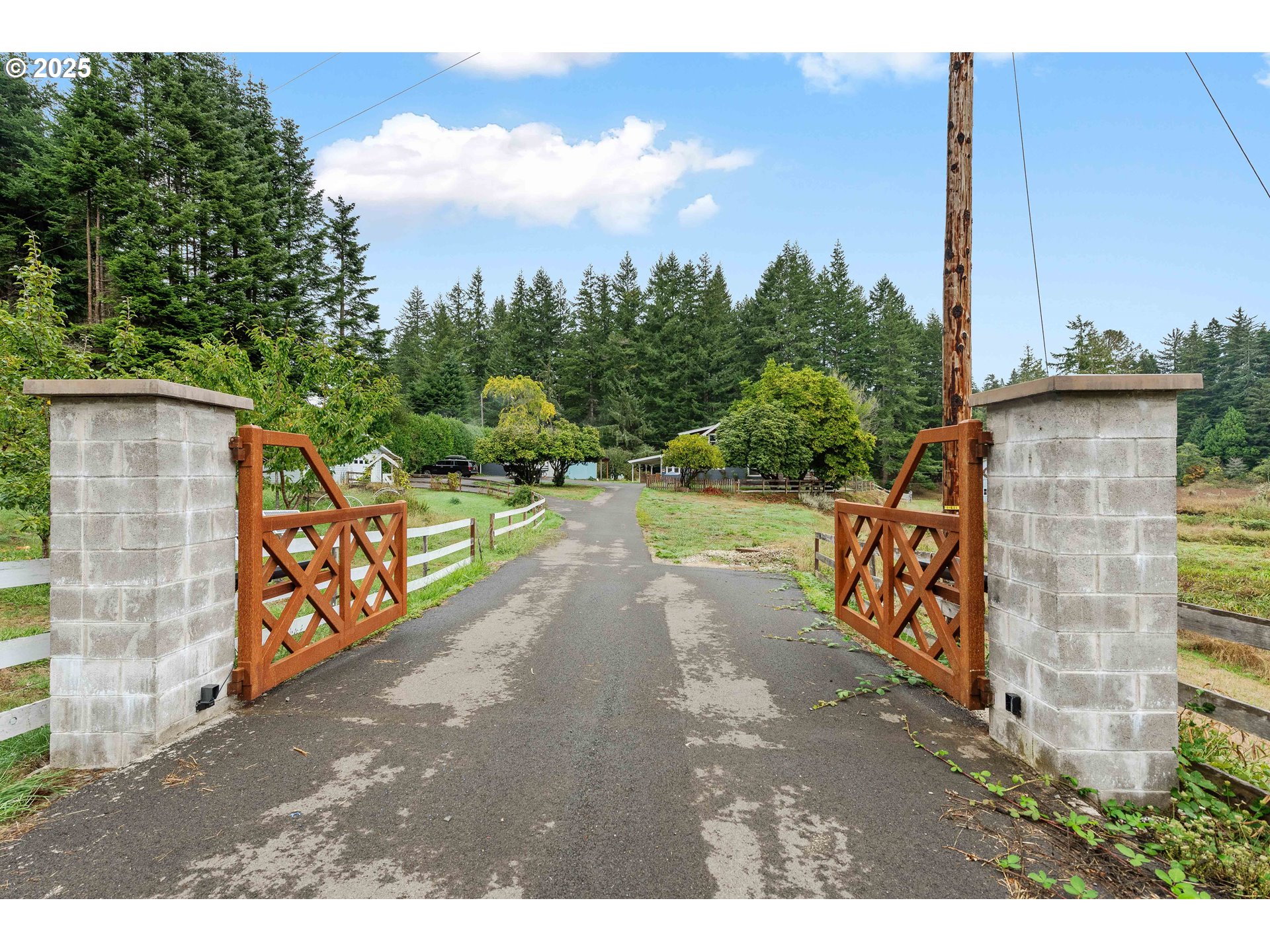 61007 Old Wagon Road Coos Bay, OR 97420 - Photo 5 of 48 Gallery Image 5